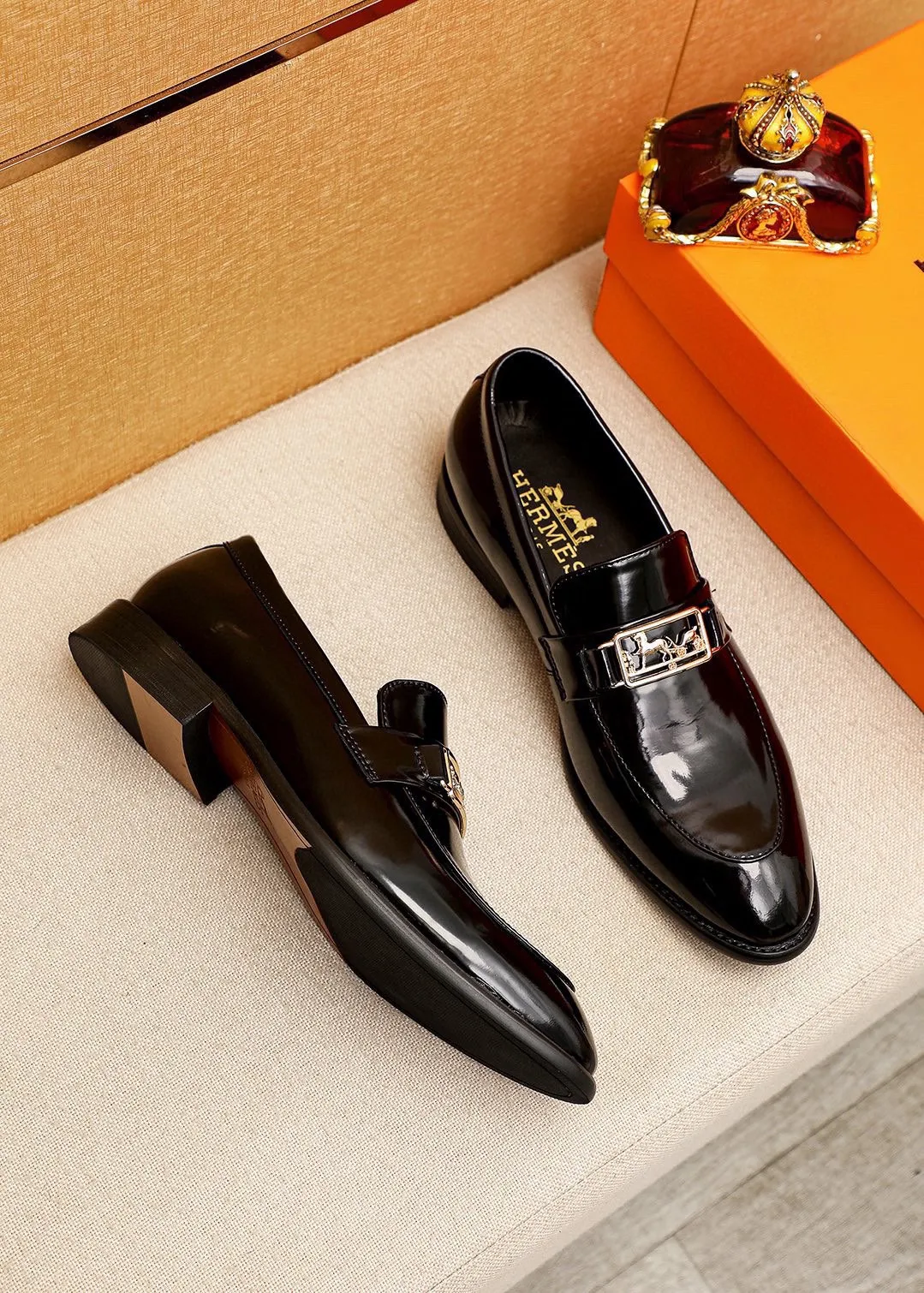 Men's shoes 💰480 💐 Product trademark: HERMES "Hermès" casual leather shoes Regular size: 39-44 (38.45.46🉑️Customized) Product materials: Selected imported first-layer open-edge beaded cowhide leather upper + classic hardware buckle, imported water-dyed 🐂 cowhide lining. Strong three-dimensional visual effect, combined outsole Color: 1⃣️color optional